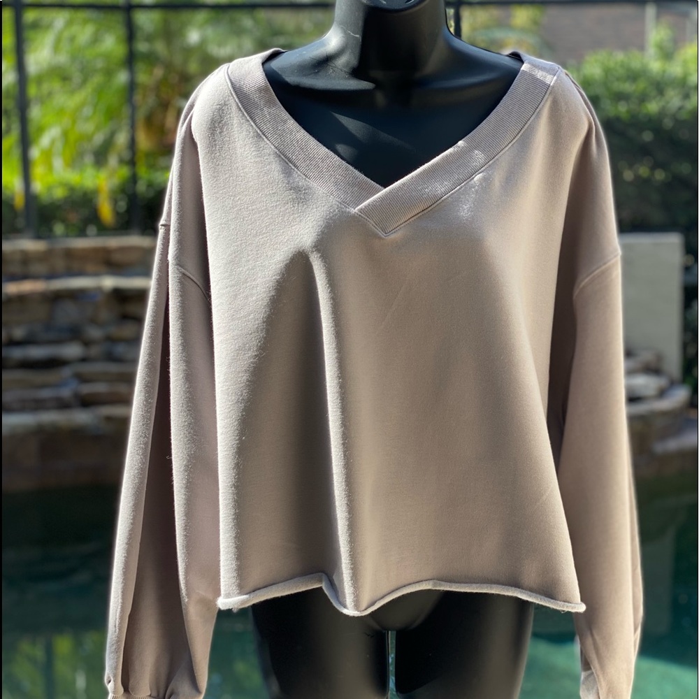 NIKE YOGA LUXE V-NECK CROP SWEATSHIRT 2X GRAY‎